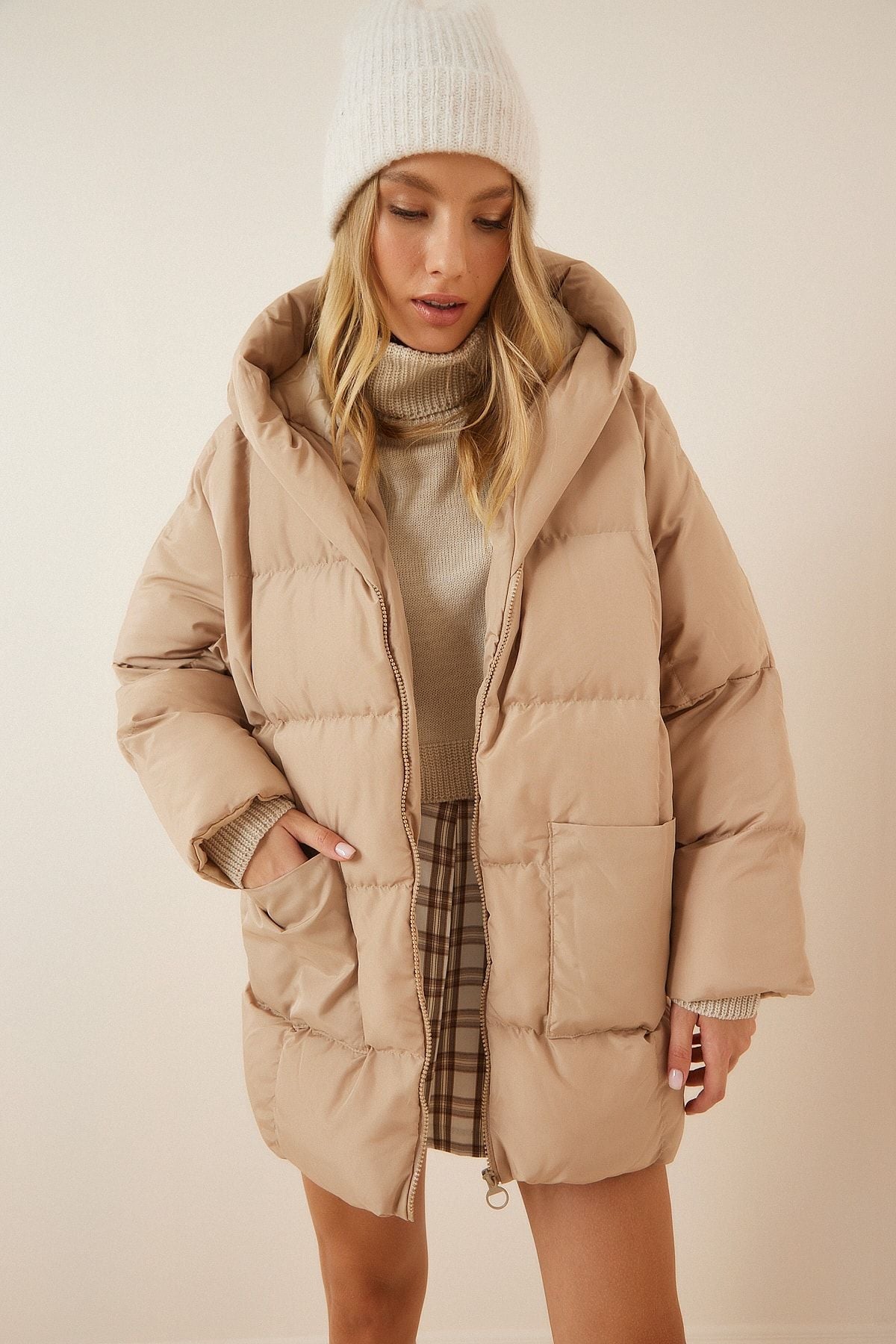 Krem Kapüşonlu Oversize Şişme Mont RV00002