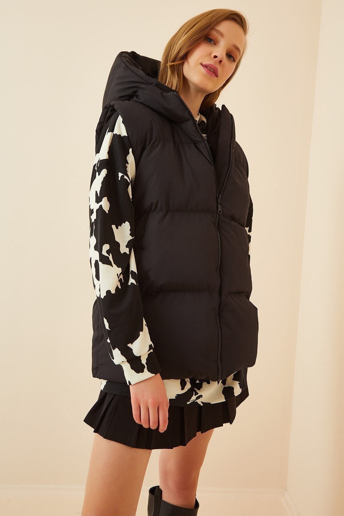 Siyah Kapüşonlu Oversize Şişme Yelek MK00176