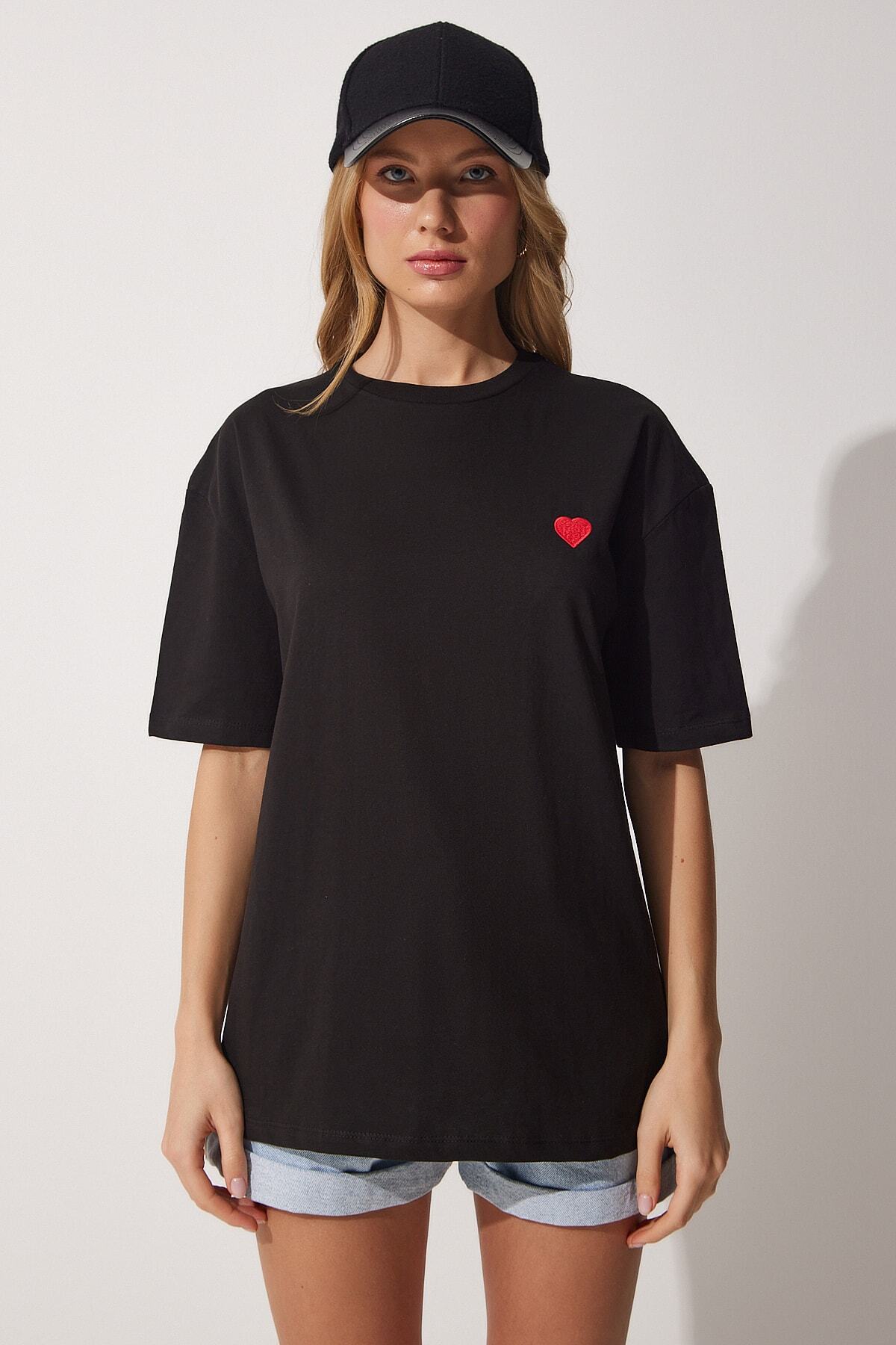 Siyah Kalp Nakışlı Pamuklu Oversize T-Shirt CR00405