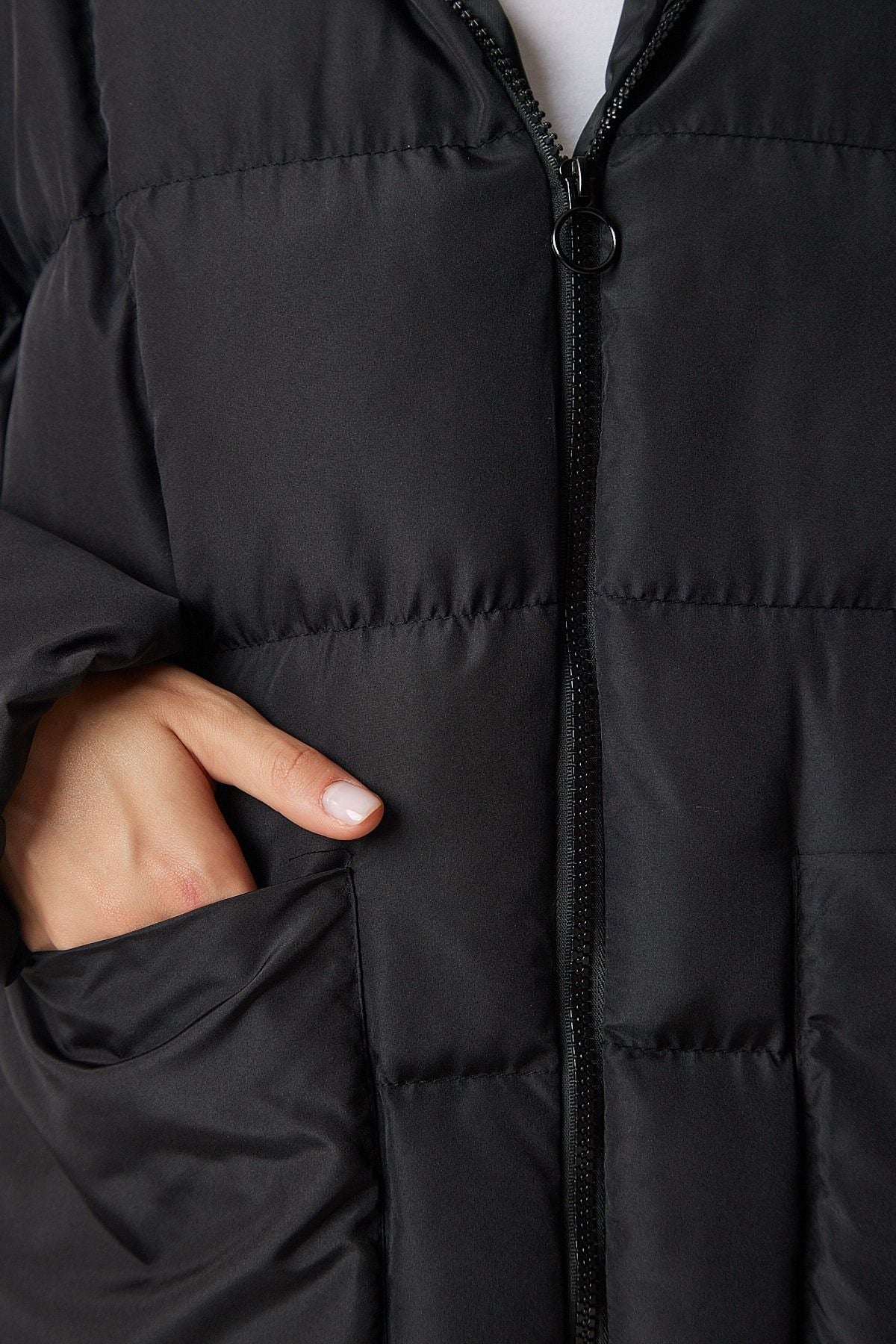 Siyah Kapüşonlu Oversize Şişme Kaban HK00027