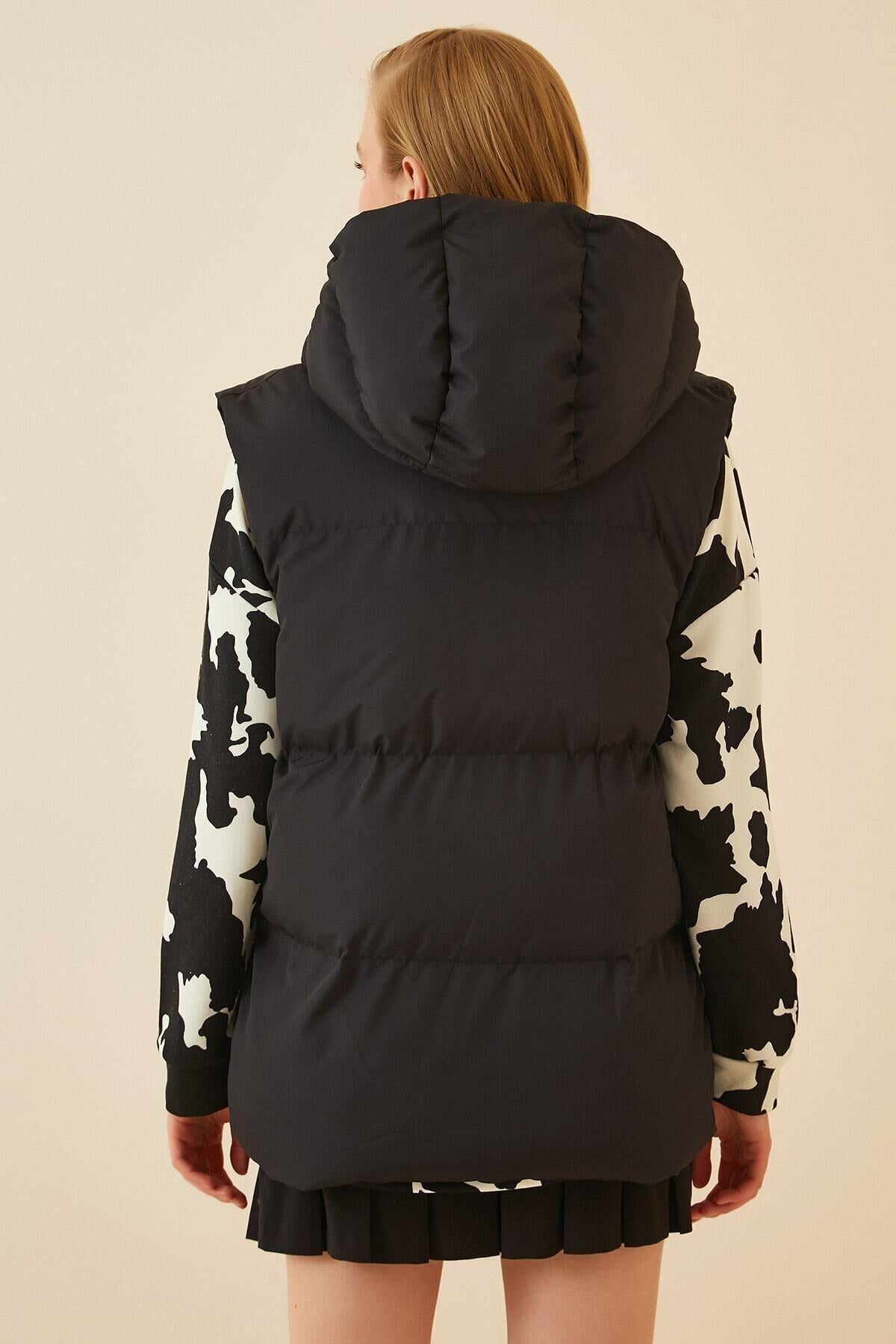 Siyah Kapüşonlu Oversize Şişme Yelek MK00176