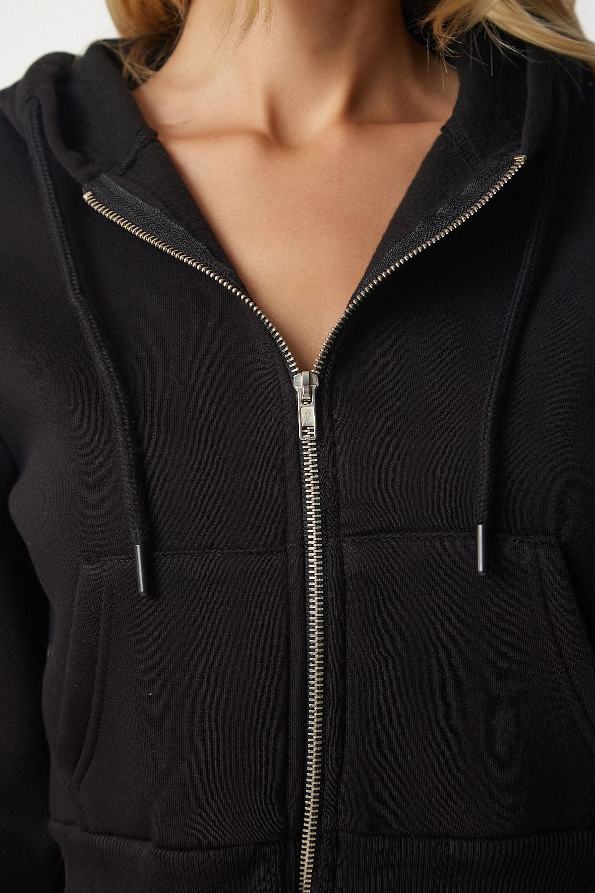 Siyah Kapüşonlu Fermuarlı Crop Sweatshirt UB00136