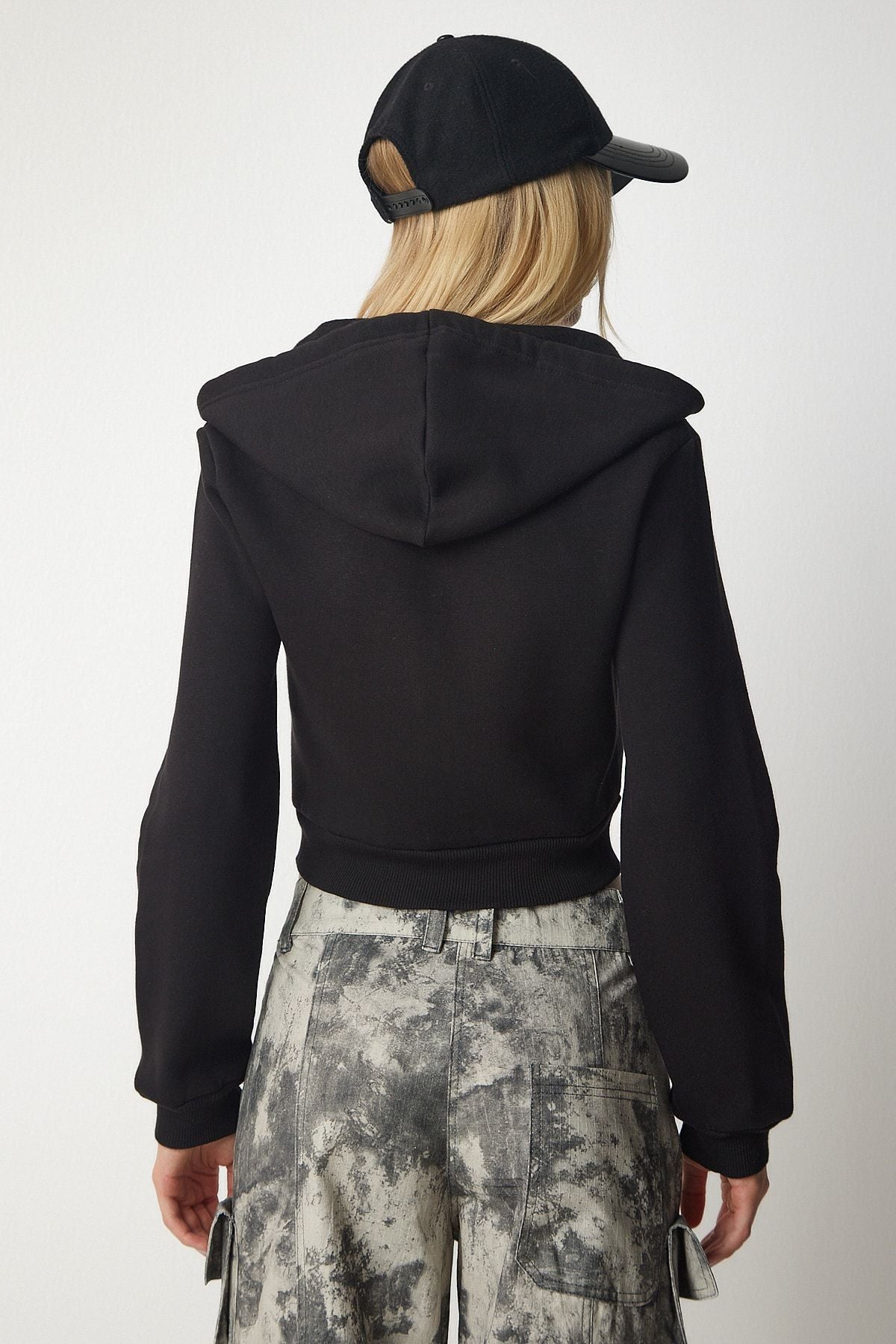 Siyah Kapüşonlu Fermuarlı Crop Sweatshirt UB00136